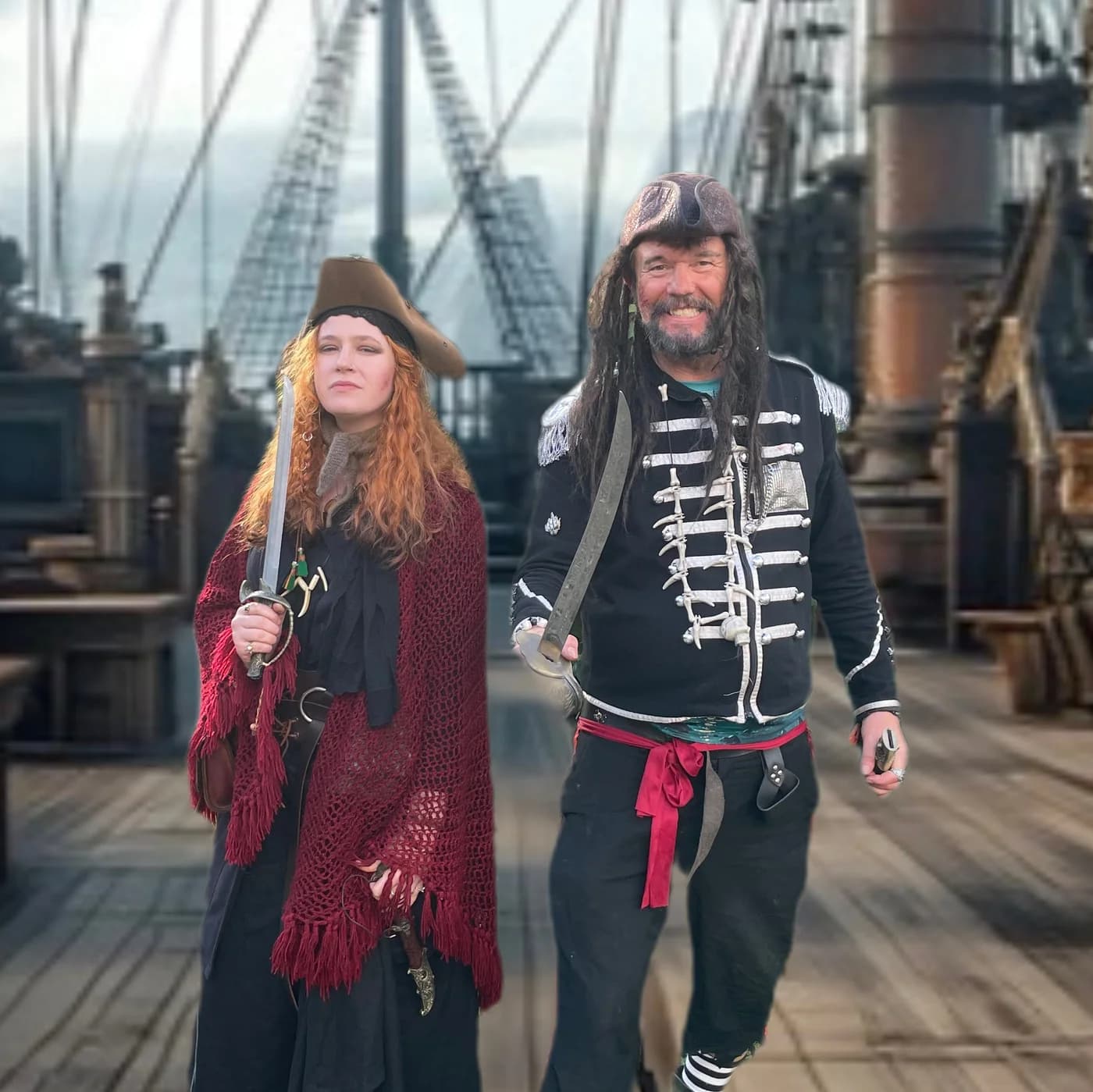 Kaptein Krill og piratdronning Belit på sjørøverskuten